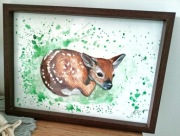 Obraz akwarela – Mała Sarenka (A4) w ramce z ciemnego drewna