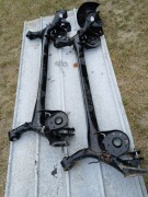 Toyota Yaris II tylna belka zawieszenia pod tarcze lub bębny