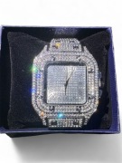 Zegarek z cyrkoniami 