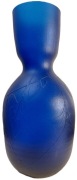 Sygnowany wazon kobaltowy Witolda Turkiewicza