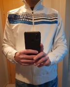 Biała bluza na zamek 