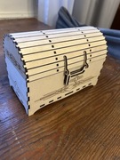 Kuferek, pudełko ze sklejki na prezent, na skarby wnuczki, wnuczka, grawer.