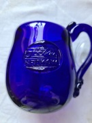 Kubek, kufel, szkło kobaltowe, jubileuszowy Kraków Społem.  