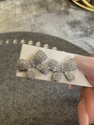 Kolczyki kokardki kolor srebrny Premium