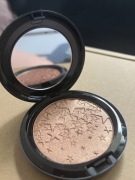 Brązer rozświetlający MAC