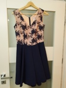 Granatowa sukienka na wesele