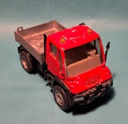 Stary resorak, autko Siku - Mercedes Unimog U400 z 2005