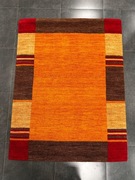 Nowy dywan z wełny owczej, wytworzony w Indiach