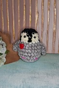 Pluszowy pingwin amigurumi na szydełku ręcznie robiony 