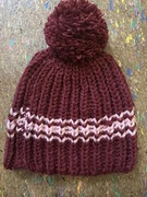 Czapka  z pomponem ręcznie robiona na drutach, unisex, czerwone wino+biały