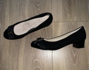 Zamszowe buty z kokardką 39