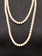 Naszyjnik vintage długi, białe perły sztuczne.