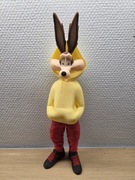 Wile E. Coyote w żółtej bluzie z kapturem (figurka)