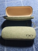 Twarde etui na okulary 2 sztuki 
