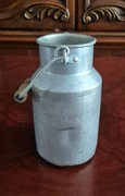 Zabytkowa kanka na mleko, aluminiowa, PRL