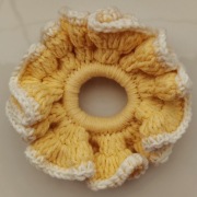 SCRUNCHIE ręcznie robiona na szydełku gumka do włosów 