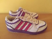 Buty dziecięce Adidas , rozm. 33 / dł. wkładki 21 cm , skóra naturalna.