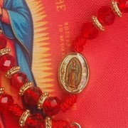 Różaniec z Matką Bożą z Gwadelupe +etui na różaniec.Na każdym łączniku Mate