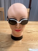 Okulary do pływania koloru biało czarnego dla dorosłych