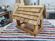 karmnik drewniany w stylu vintage rekodzieło dachówka czereśnia