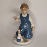 Figurka porcelanowa dziewczynka z klockami Royal Dux  USZKODZONA