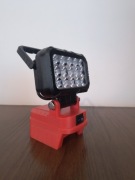 Lampa robocza Milwaukee z USB