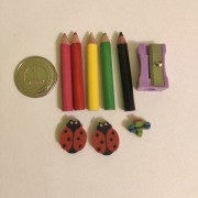 Zestaw mini kredki gumka temperówka miniaturka