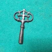 Zabytkowy klucz do nakręcania mechanizmu zegara