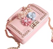 Urocza różowa torebka z kwiatami