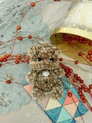 Breloczek miś zrobiony szydełkiem 