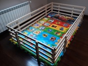 Przenośny plac zabaw (kojec)