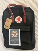 Plecak Fjallraven Kanken czarny z czerwonym paskiem 16L