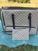 Damska torba typu tote (często łączącą funkcję torby na laptopa 