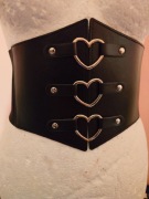 Szeroki Gotycki Pas Gorsetowy Metalowe Serca 