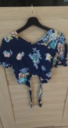 Top crop top  krótki niebieski kwiatki odkryte plecy wiązany s 36 