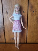 * Lalka Barbie *
