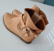 Ażurowe camelowe botki na wiosnę K&M (rozmiar 38)