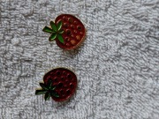 Śliczna przypinka - TRUSKAWKA, MALINKA :) Gadżet, dodatek :)