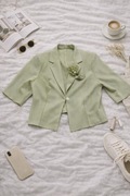 Miętowa marynarka krótka | pastelowa | elegancka z kwiatem