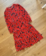 Piękna czerwona sukienka maxi w kwiaty