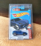 (2016) Hot Wheels Lamborghini Urus - HW Hot Trucks 2/10 142/250 + PROTEKTOR