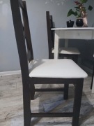 Krzeslo z białym siedziskiem