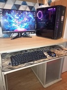 Komputer stacjonarny z osprzętem 