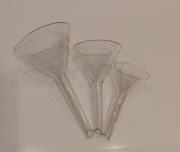 Zestaw 3 szklanych lejków w różnych rozmiarach - szkło laboratoryjne