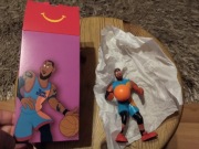 Figurka koszykarza z McDonald's 