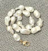 Perły naturalne słodkowodne barokowe "Fireball"  złote kuleczki 585GF