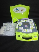 Zoll AED Plus Defibrylator Półautomatyczny z Elektrodami 