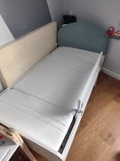 Łóżko rozsuwane rosnące Ikea Släkt, barierka Nattapa i dwa materace