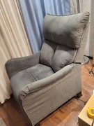 Rozkładany fotel z wysuwanym podnóżkiem