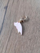 Brelok, zawieszka z wiszącym kotem. Różowy